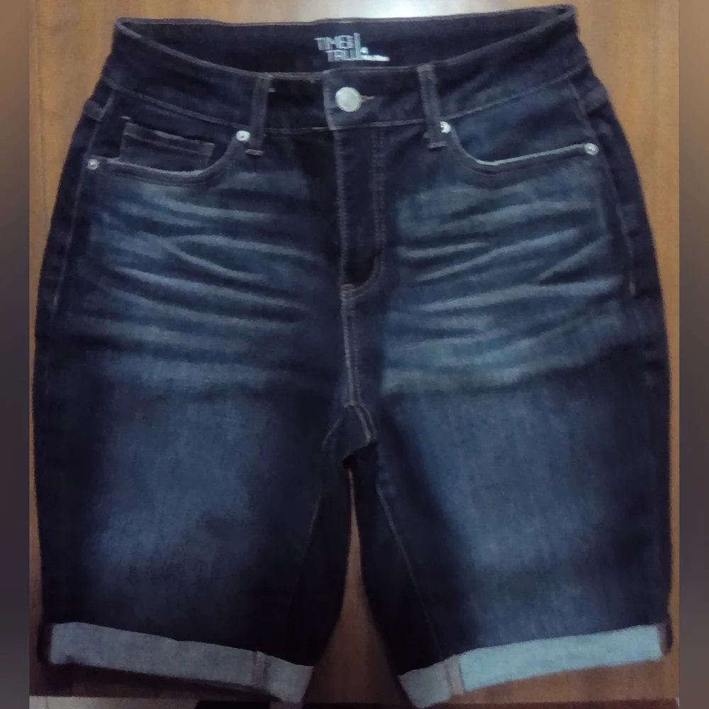 Time & Tru Women's Shorts Size 4 Mid Rise New Never Worn Navy Blue NWOT - Picture 1 of 4